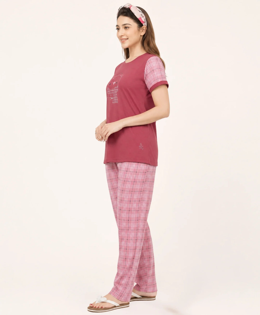Round Neck Short Sleeve Printed Nightwear Set with Checkered Lowers