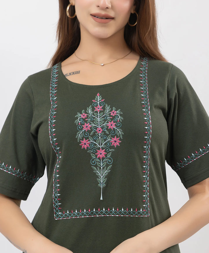 Elegant Ethnic Ensemble Embroidered Kurta Set