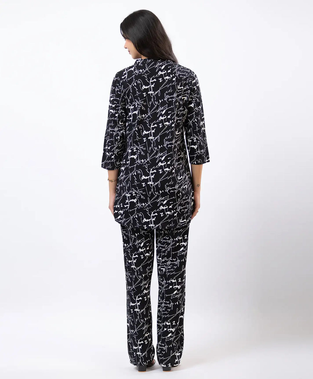 Relaxed Fit Printed Notch Neck Kurta & Straight Pants Set