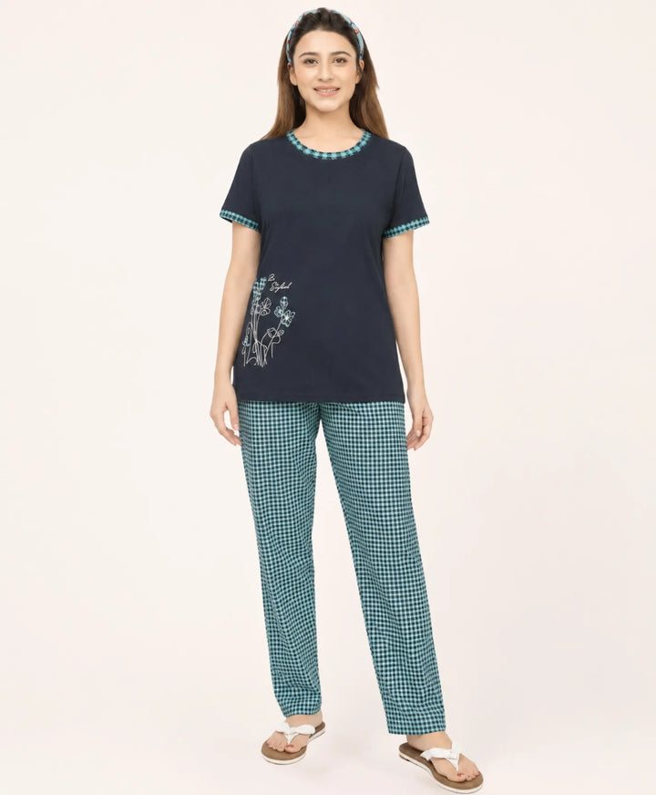 Round Neck Short Sleeve Printed Nightwear Set with Checkered Lowers