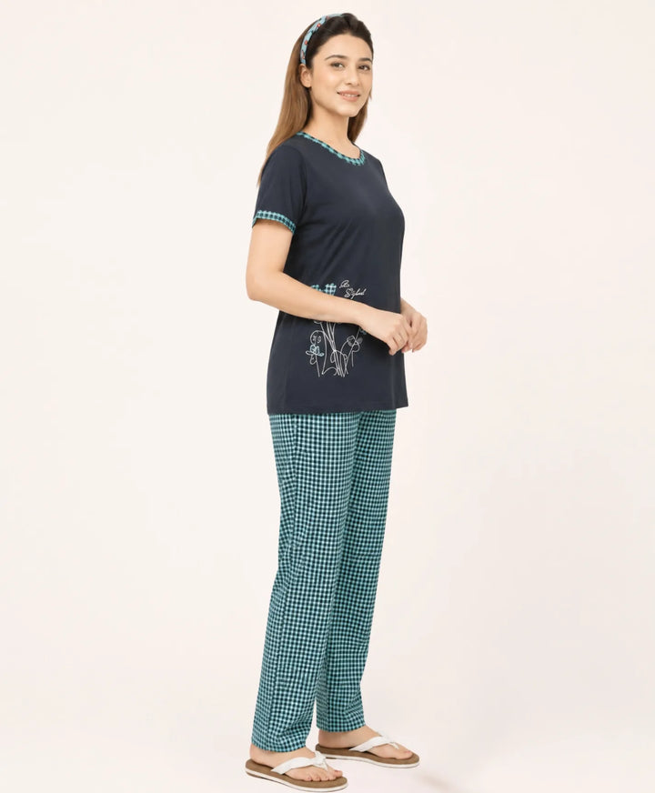 Round Neck Short Sleeve Printed Nightwear Set with Checkered Lowers